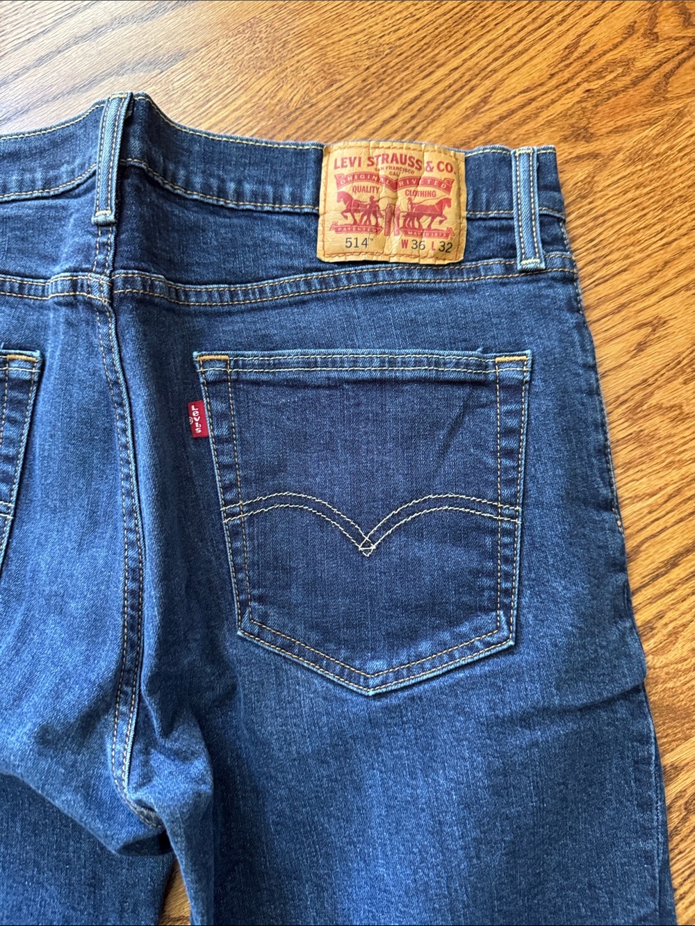 Levi's 514 Men's Blue Straight Leg Jeans, Classic Back Pocket - Picture 2 of 3